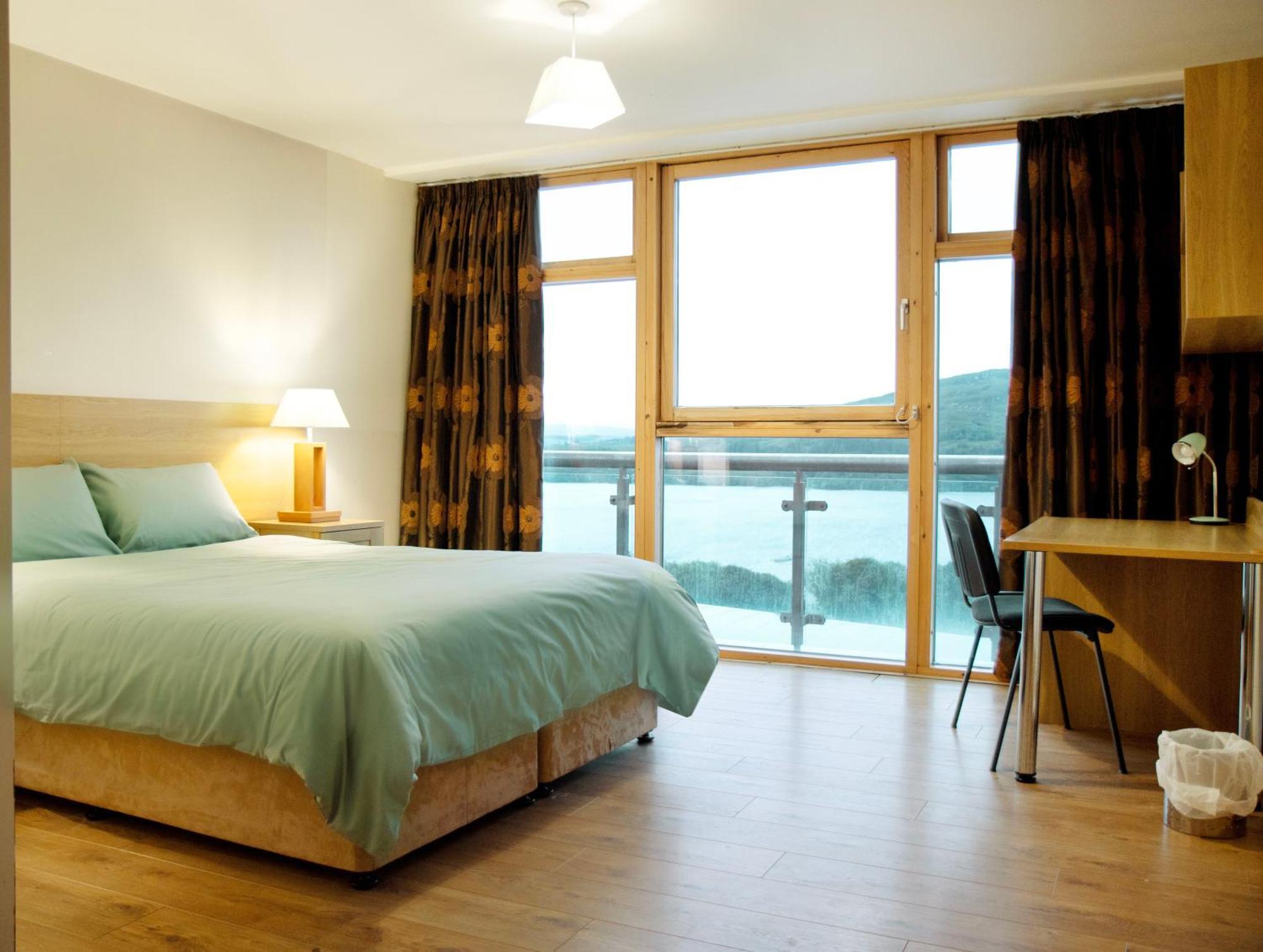 St Angela'S Lakeside Aparthotel Sala 斯莱戈 外观 照片